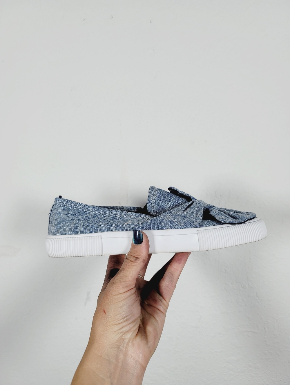 Nautica Casual Slip-On Bow Sneaker in Chambray Blue, Size 7.5